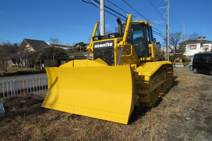 ブルドーザー D65